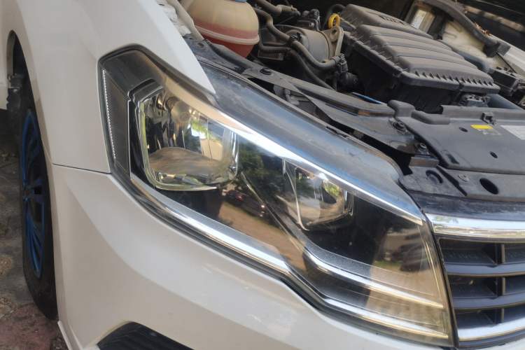 Used Volkswagen Jetta 2017 1.5L Automatic Fashion Model Right Front Headlight