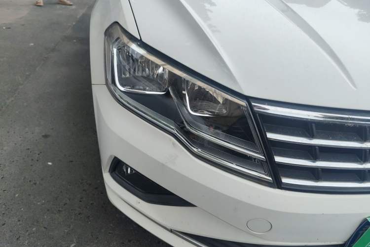 Used Volkswagen Jetta 2017 1.4L Manual Comfort Model Right Front Headlight