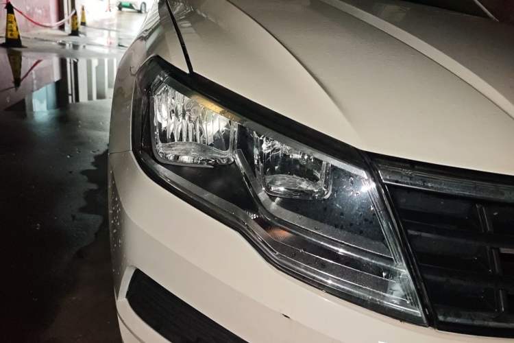 Used Volkswagen Jetta 2017 1.4L Manual Fashion Edition Right Front Headlight