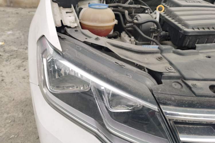Used Volkswagen Jetta 2017 1.4L Manual Comfort Model Right Front Headlight