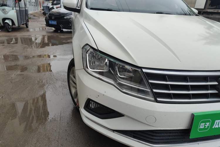 Used Volkswagen Jetta 2017 1.5L Manual Comfort Model Right Front Headlight