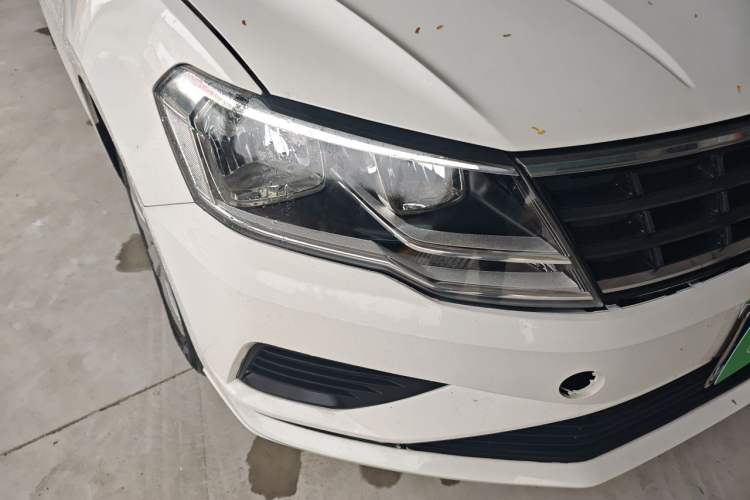 Used Volkswagen Jetta 2017 1.5L Manual Fashion Edition Right Front Headlight