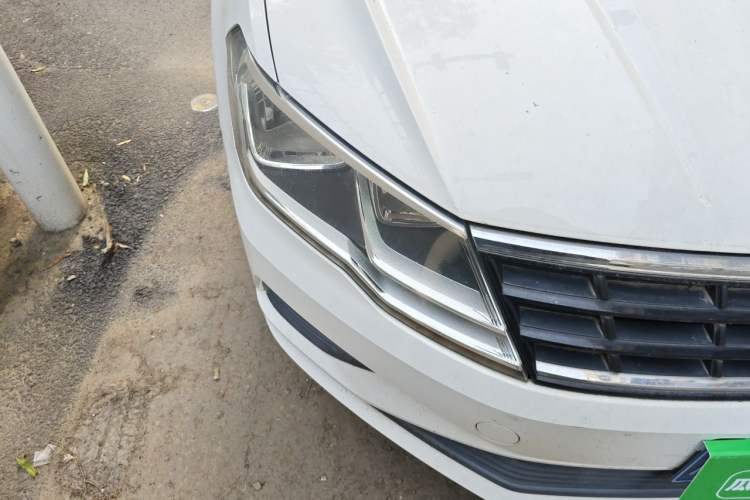 Used Volkswagen Jetta 2017 1.4L Manual Fashion Edition Right Front Headlight