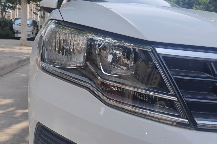 Used Volkswagen Jetta 2017 1.4L Manual Fashion Edition Right Front Headlight