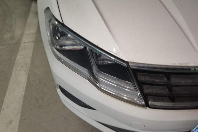 Used Volkswagen Jetta 2017 1.5L Automatic Fashion Model Right Front Headlight