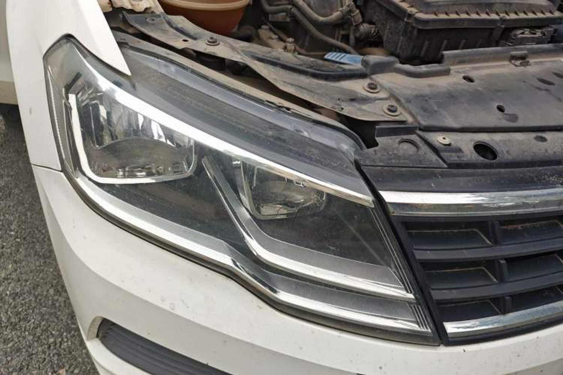 Used Volkswagen Jetta 2017 1.5L Automatic Fashion Model Right Front Headlight