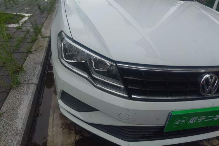Used Volkswagen Jetta 2017 1.4L Manual Fashion Edition Right Front Headlight