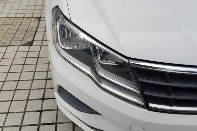 Used Volkswagen Jetta 2017 1.5L Manual Fashion Edition Right Front Headlight
