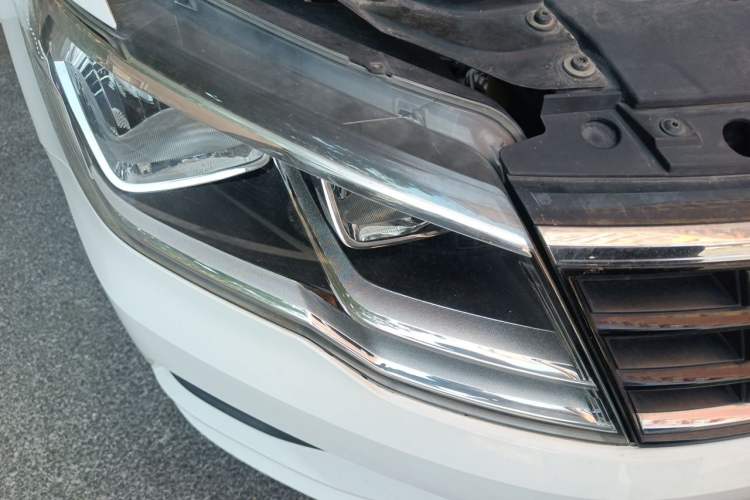 Used Volkswagen Jetta 2017 1.4L Manual Fashion Edition Right Front Headlight