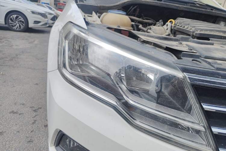 Used Volkswagen Jetta 2017 1.5L Automatic Comfort Model Right Front Headlight