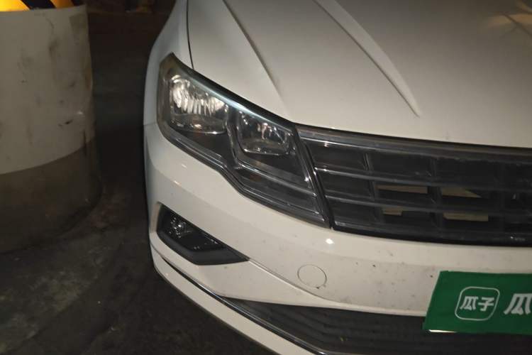 Used Volkswagen Jetta 2017 1.4L Manual Comfort Model Right Front Headlight