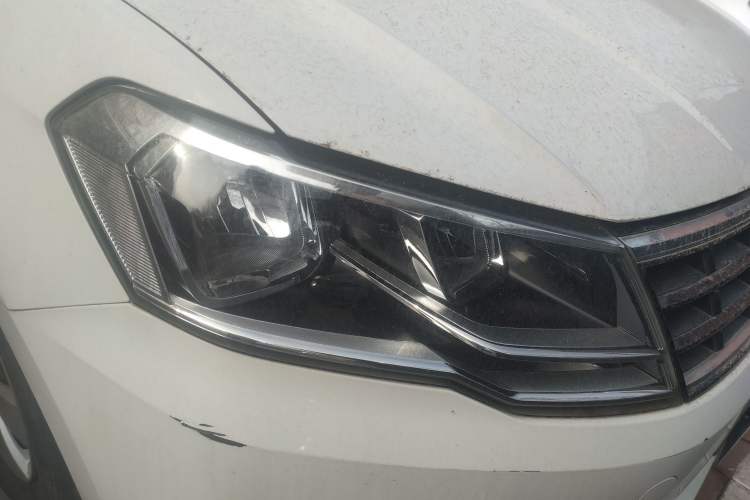 Used Volkswagen Jetta 2017 1.4L Manual Fashion Edition Right Front Headlight