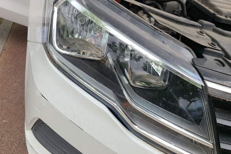Used Volkswagen Jetta 2017 1.4L Manual Fashion Edition Right Front Headlight