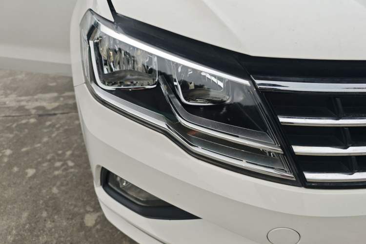 Used Volkswagen Jetta 2017 1.5L Automatic Comfort Model Right Front Headlight