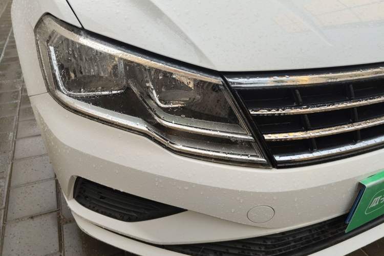 Used Volkswagen Jetta 2017 1.5L Manual Fashion Edition Right Front Headlight