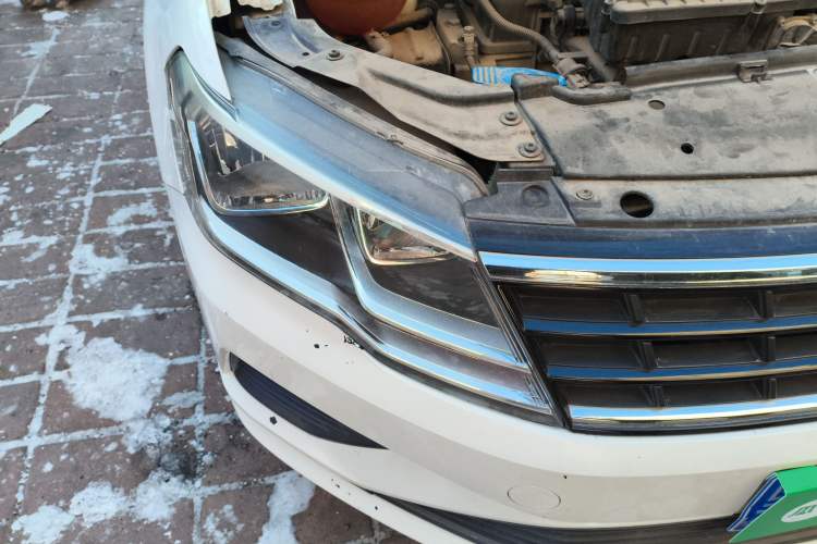 Used Volkswagen Jetta 2017 1.4L Manual Fashion Edition Right Front Headlight