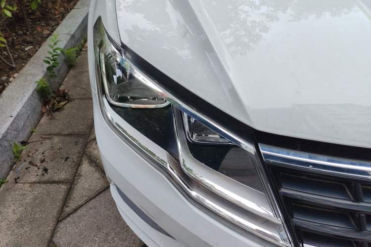 Used Volkswagen Jetta 2017 1.5L Automatic Fashion Model Right Front Headlight