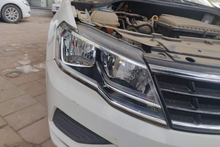 Used Volkswagen Jetta 2017 1.4L Manual Fashion Edition Right Front Headlight