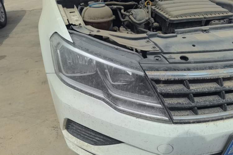 Used Volkswagen Jetta 2017 1.5L Automatic Fashion Model Right Front Headlight