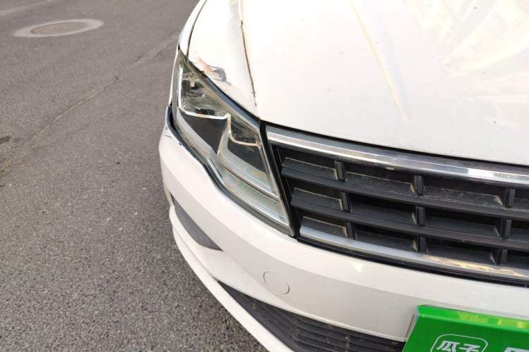Used Volkswagen Jetta 2017 1.4L Manual Fashion Edition Right Front Headlight