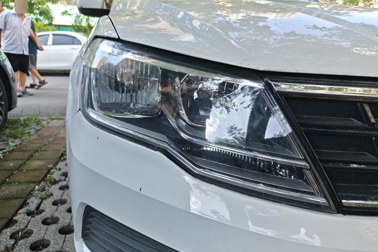 Used Volkswagen Jetta 2017 1.5L Manual Fashion Edition Right Front Headlight