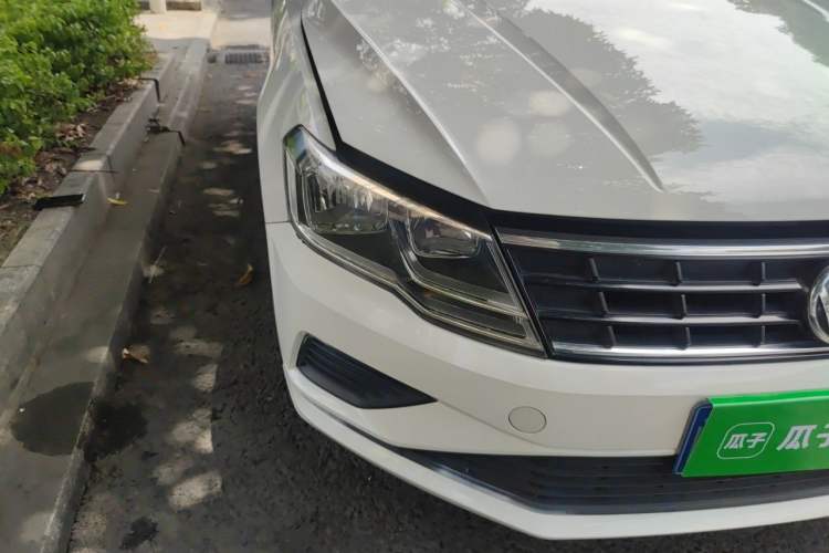 Used Volkswagen Jetta 2017 1.5L Automatic Fashion Model Right Front Headlight