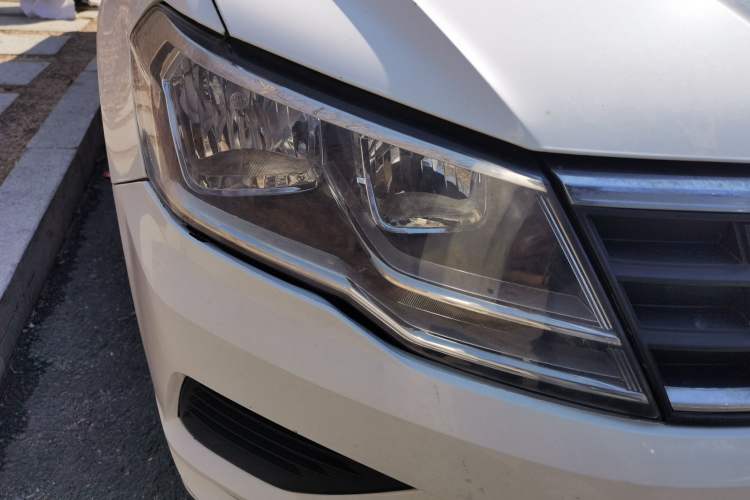 Used Volkswagen Jetta 2017 1.4L Manual Fashion Edition Right Front Headlight