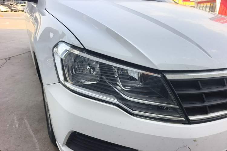Used Volkswagen Jetta 2017 1.4L Manual Fashion Edition Right Front Headlight