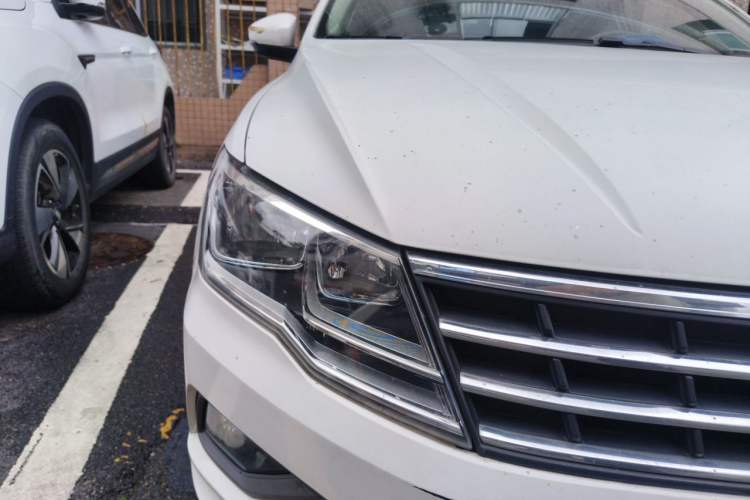 Used Volkswagen Jetta 2017 1.5L Manual Comfort Model Right Front Headlight