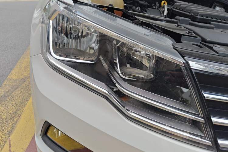 Used Volkswagen Jetta 2017 1.5L Automatic Comfort Model Right Front Headlight
