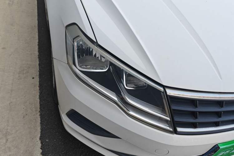 Used Volkswagen Jetta 2017 1.5L Manual Fashion Edition Right Front Headlight