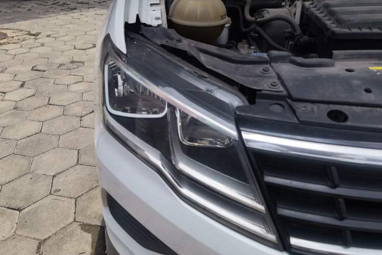 Used Volkswagen Jetta 2017 1.4L Manual Fashion Edition Right Front Headlight