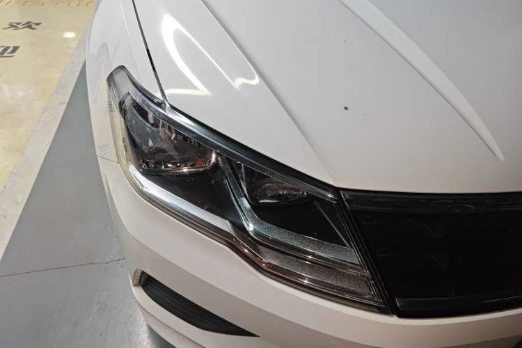 Used Volkswagen Jetta 2017 1.4L Manual Fashion Edition Right Front Headlight