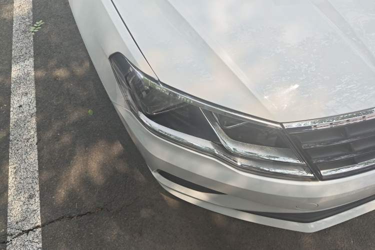 Used Volkswagen Jetta 2017 1.5L Manual Fashion Edition Right Front Headlight