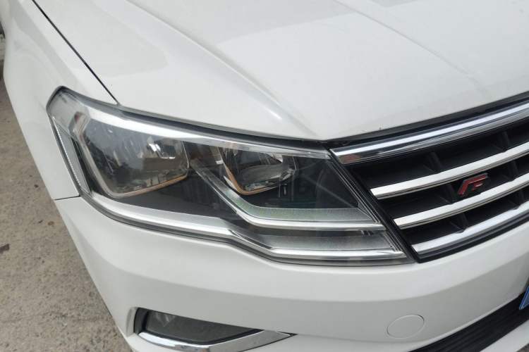 Used Volkswagen Jetta 2017 1.5L Manual Fashion Edition Right Front Headlight