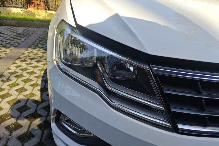 Used Volkswagen Jetta 2017 1.5L Automatic Fashion Model Right Front Headlight