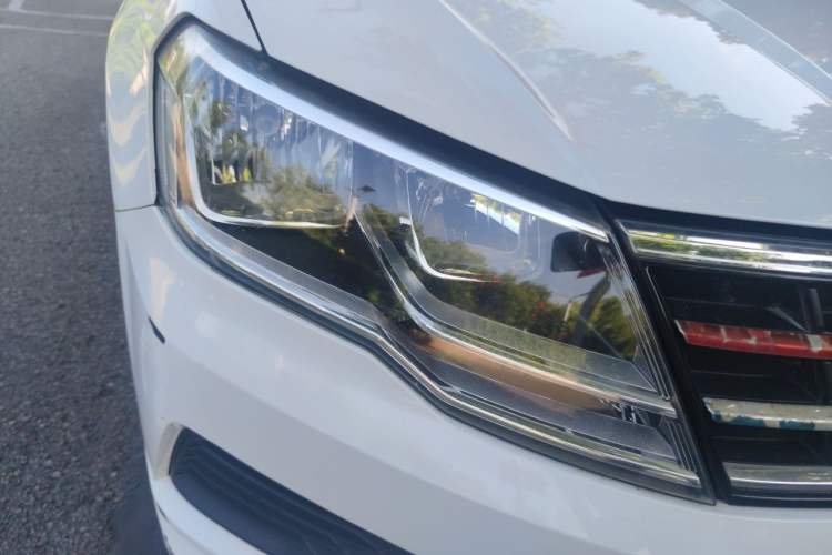 Used Volkswagen Jetta 2017 1.4L Manual Fashion Edition Right Front Headlight