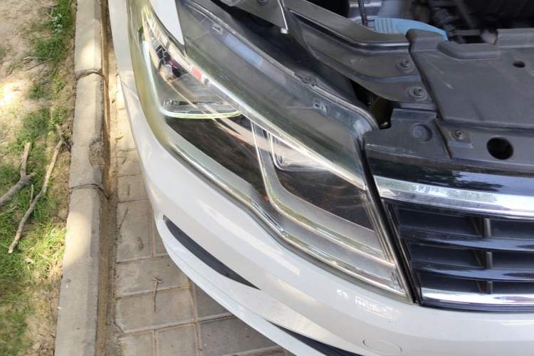Used Volkswagen Jetta 2017 1.5L Automatic Fashion Model Right Front Headlight