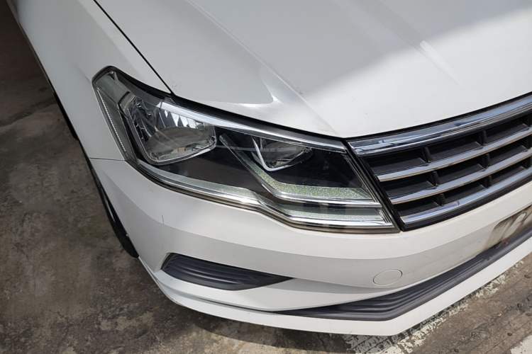 Used Volkswagen Jetta 2017 1.5L Automatic Fashion Model Right Front Headlight