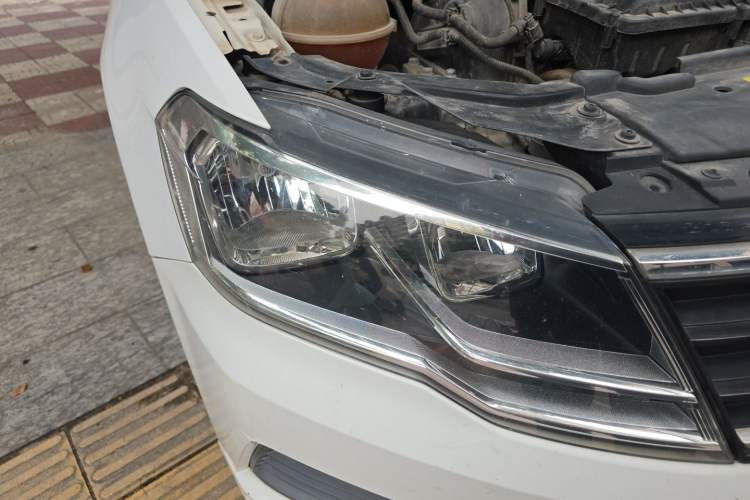 Used Volkswagen Jetta 2017 1.5L Automatic Fashion Model Right Front Headlight