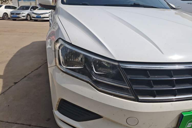 Used Volkswagen Jetta 2017 1.5L Manual Fashion Edition Right Front Headlight