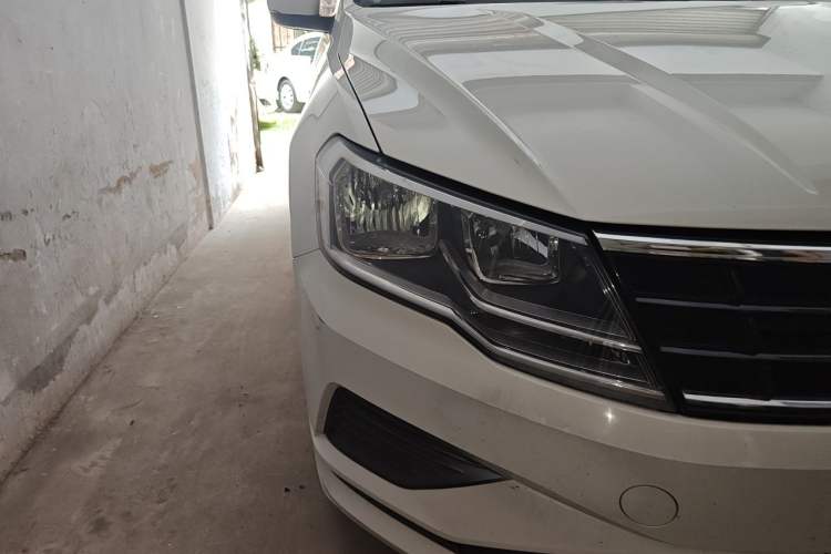 Used Volkswagen Jetta 2017 1.4L Manual Fashion Edition Right Front Headlight