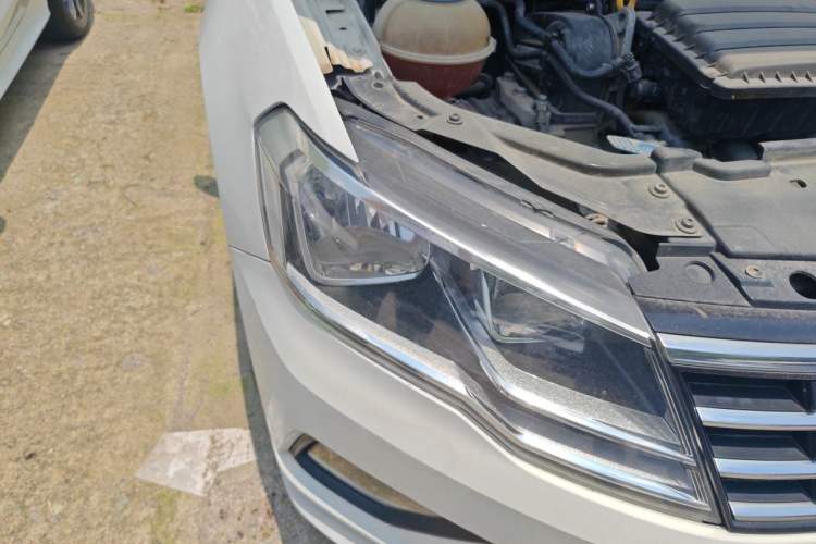 Used Volkswagen Jetta 2017 1.5L Manual Comfort Model Right Front Headlight