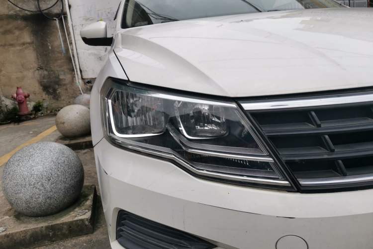 Used Volkswagen Jetta 2017 1.4L Manual Fashion Edition Right Front Headlight