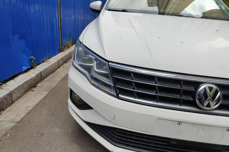 Used Volkswagen Jetta 2017 1.5L Automatic Fashion Model Right Front Headlight