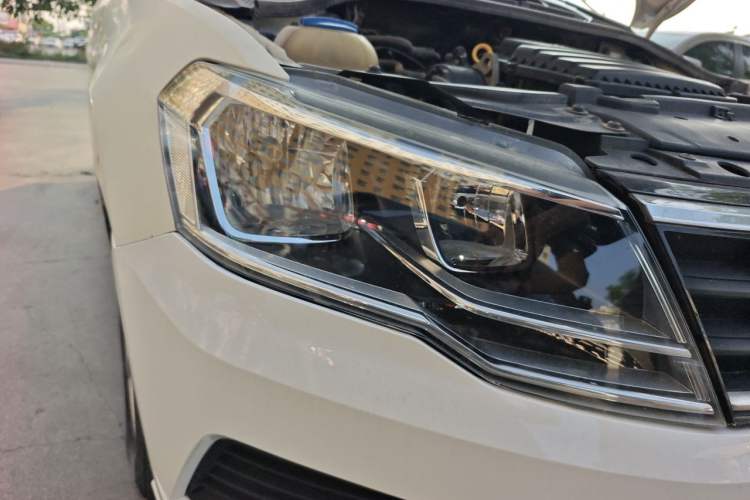 Used Volkswagen Jetta 2017 1.5L Automatic Fashion Model Right Front Headlight