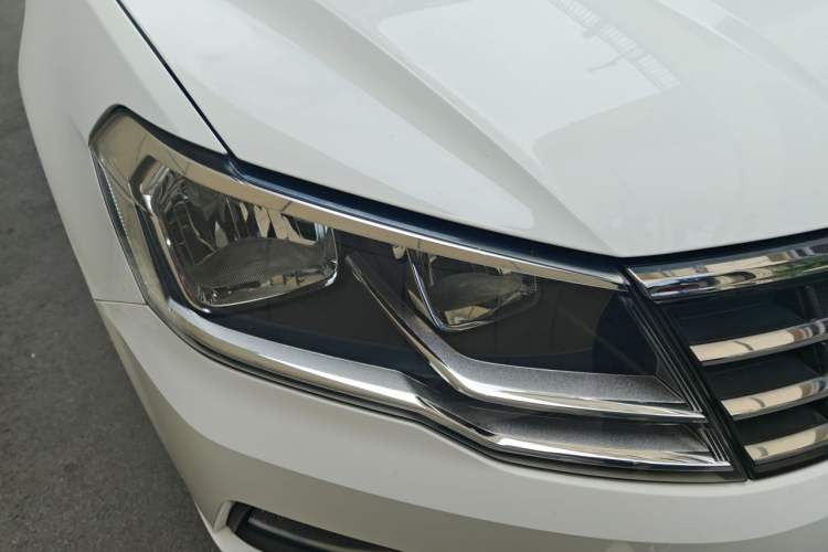 Used Volkswagen Jetta 2017 1.5L Manual Comfort Model Right Front Headlight