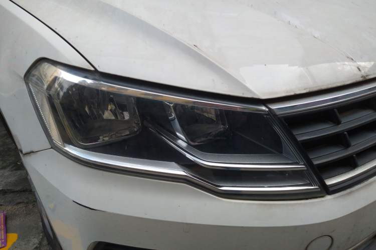 Used Volkswagen Jetta 2017 1.4L Manual Fashion Edition Right Front Headlight