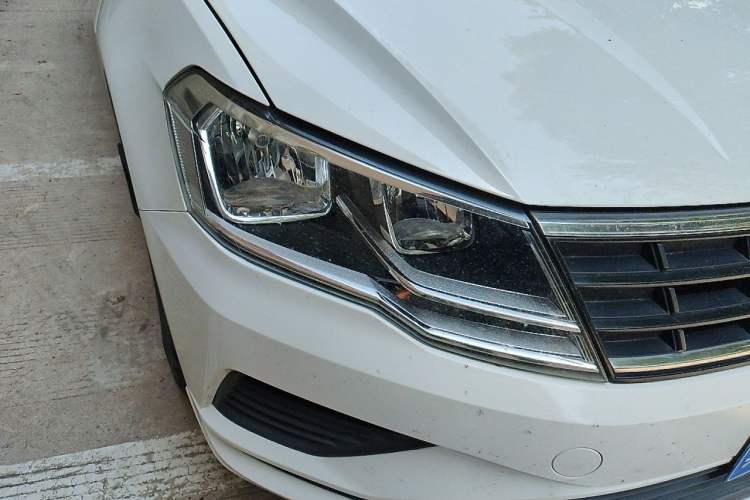 Used Volkswagen Jetta 2017 1.5L Automatic Fashion Model Right Front Headlight