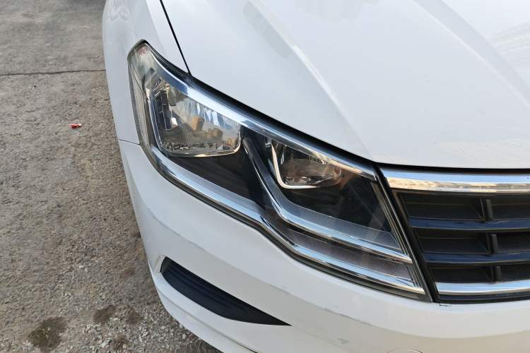 Used Volkswagen Jetta 2017 1.5L Manual Fashion Edition Right Front Headlight